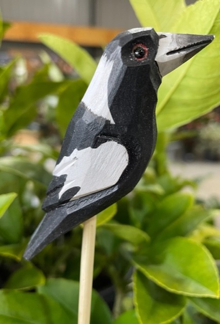 TIMBER MAGPIE ON A STICK | The Garden Feast