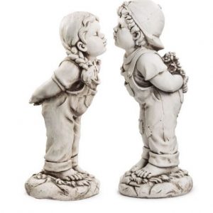FIGURINE GIRL IN LOVE