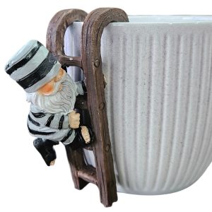 Pot Hanger Robber